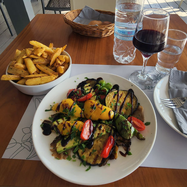 Pepe Rosso - Loutraki | Vegan Eats: Peloponnese | Nat Looking Around