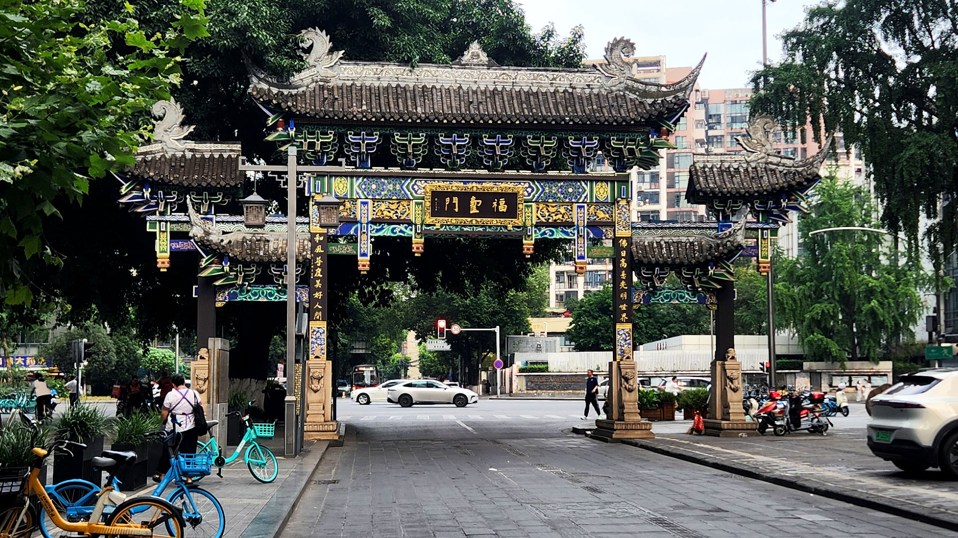 Changing faces in Chengdu