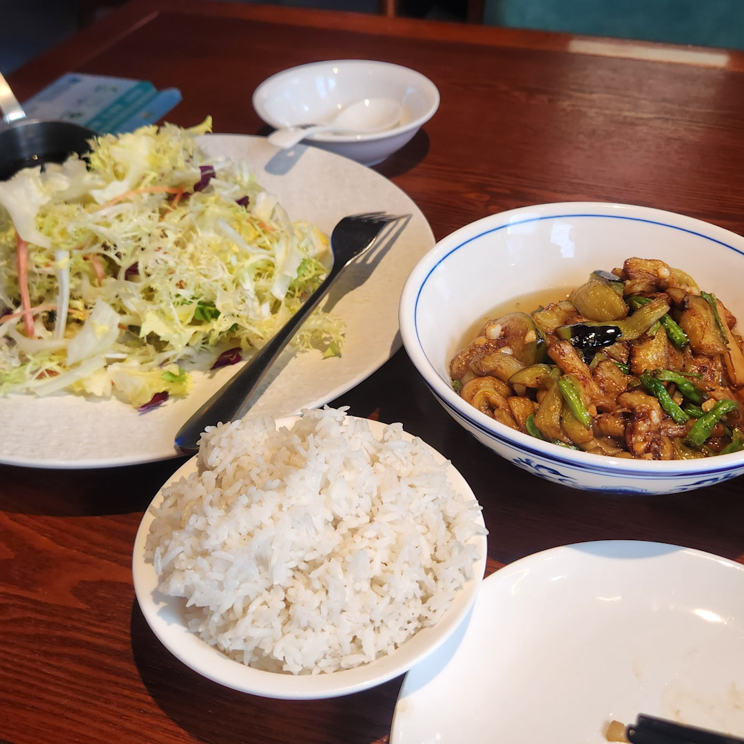 Vegan Eats - Zhangjiajie/Wulingyuan| Nat Looking Around